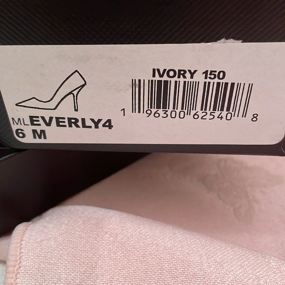 NIB Marc Fisher “Everly4” classic patent leather pump - Picture 3 of 3